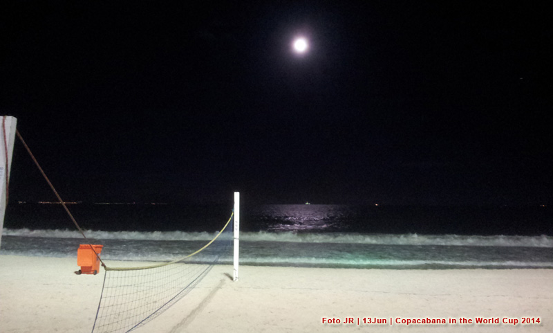 Luar na praia de Copacabana fotografado durante a Copa do Mundo no Brasil em 2014