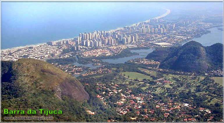 Vista da Barra Tijuca | Lagoas, algumas montanhas, extensa faixa de mar comp&otilde;em o cen&aacute;rio
