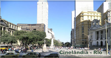 Praça da Cinelândia, no centro do Rio de Janeiro Praça da Cinelândia vista em direção ao mar