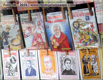 Literatura de cordel e seus livretos ou pequenos livros expostos para venda Literatura de cordel - Livr expostos para venda
