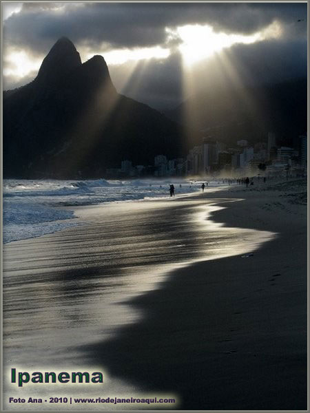 Ipanema ao por do sol, vendo ao fundo o morro dois irmãos Ipanema ao por do sol, vendo ao fundo o morro dois irmãos