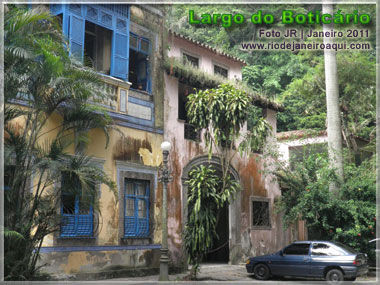 Casas estilo neocolonial do Largo do Botic&aacute;rio