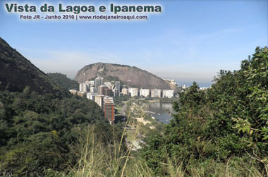 Parte da Lagoa Rodrigo de Freitas vista do Mirante do Sacop&atilde;, onde Ipanema aparece ao fundo