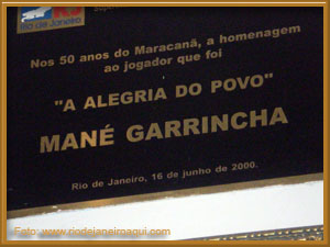 Placa comemorativa dos 50 anos do Maracan&atilde; homenageia tamb&eacute;m Man&eacute; Garrincha