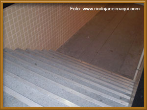 Tunel de acesso aos vesti&aacute;rios
