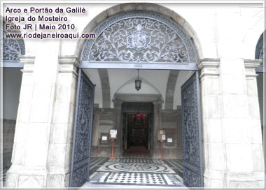Arco e port&atilde;o da galil&eacute; da Igreja do Mosteiro de S&atilde;o Bento
