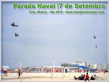 Helicópteros da Marinha sobrevoam a praia de Copacabana em 7 de Setembro Helicópteros da Marinha sobrevoam a praia de Copacabana em 7 de Setembro