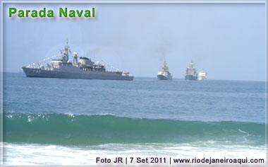 Fragata Niteroi F-40 lidera uma linha de embarcações