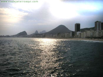 Por do sol em Copacabana vista do caminho dos pescadores no Leme