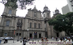 Igrejas e constru&ccedil;&otilde;es hist&oacute;ricas na Rua Primeiro de Mar&ccedil;o