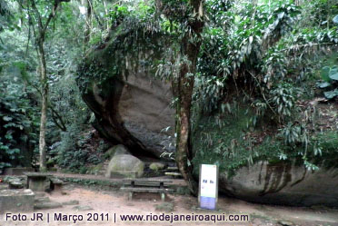 Gruta Paulo e Virgínia, na Floresta da Tijuca