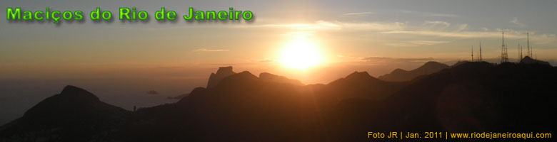 Maciços, serras e montanhas do Rio de Janeiro ao pôr do sol