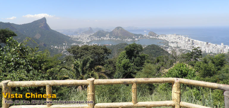 Vista panor&acirc;mica do Rio de Janeiro atrav&eacute;s de foto tirada do mirante da Vista Chinesa
