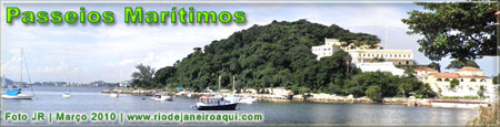 Barcos à vela e um saveiro ancorados próximos à Urca Barcos à vela e um saveiro ancorados próximos à Urca