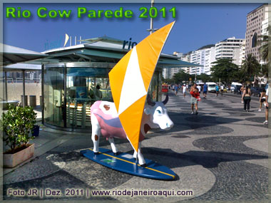Rio cow parade | Vaca windsurfista na Av. Atl&acirc;ntica
