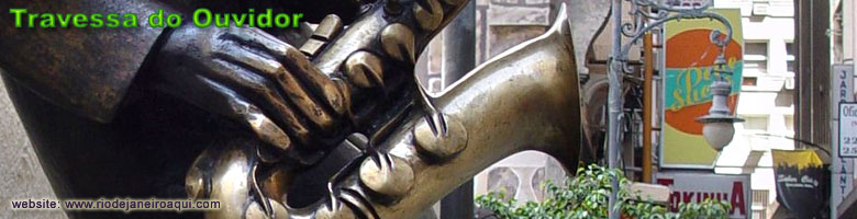 Travessa do Ouvidor | Em primeiro plano parte da est&aacute;tua de Pixinguinha