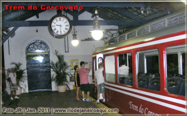 Trem do Corcovado na estação Trem do Corcovado na estação