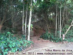 In&iacute;cio da trilha do Morro da Urca, pr&oacute;xima ao P&atilde;o de A&ccedil;ucar